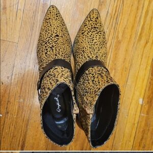 Qupid Women's Black and Brown Ankle Boots Size 10